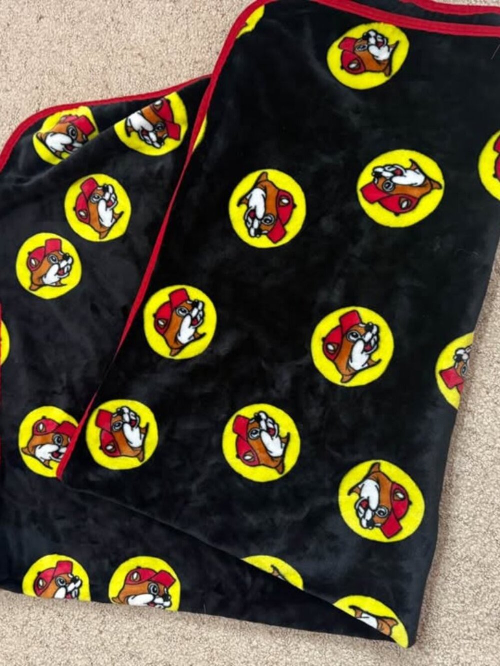 Buc-ee's Plush Throw Blanket